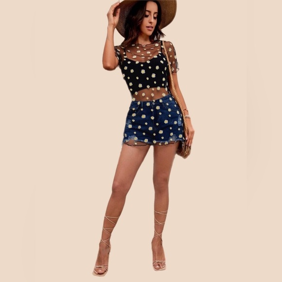NIP-Daisy Coverup Mesh Top - Picture 1 of 7